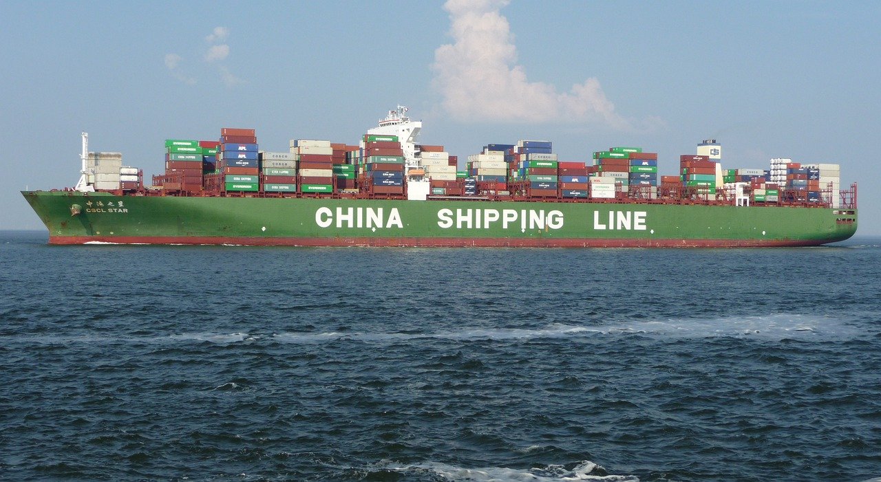 containerschiff-geekplus-kommissionieranlage